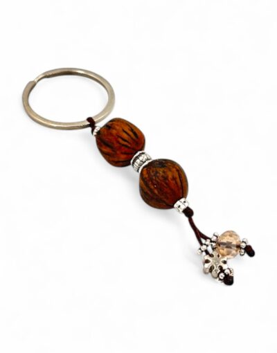 χειροποίητο μπρελόκ με αρωματικές χάντρες μοσχοκάρυδο καφέ handmade nutmeg bead aromatic keychain