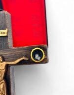 ξύλινος σταυρός με ιερά αντικείμενα εργόχειρο αγίου όρους - byzanteiko - wooden cross with holy items mount athos