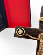 ξύλινος σταυρός με ιερά αντικείμενα εργόχειρο αγίου όρους - byzanteiko - wooden cross with holy items mount athos